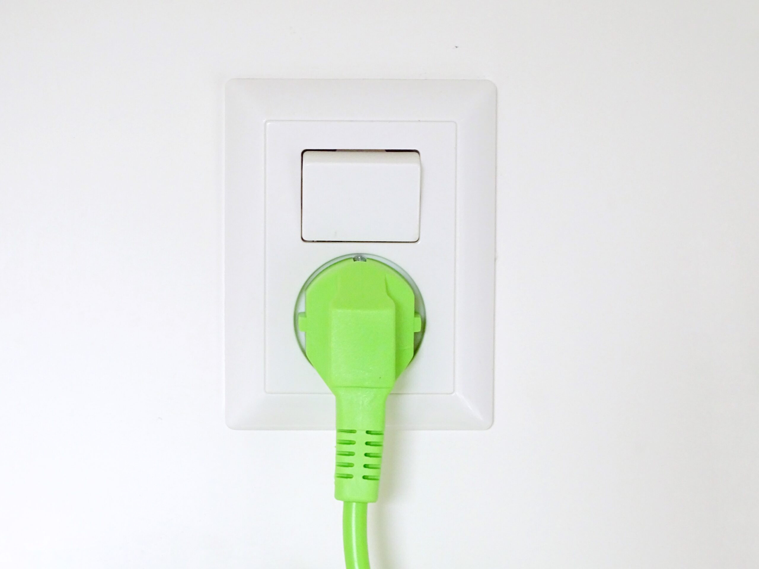 elektrická zástrčka cenník revízii elektrických zariadení, revízia elektrických zariadení cenník, revízie spotrebičov cena